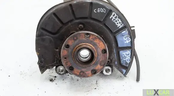Volkswagen PASSAT B7 Front wheel hub spindle knuckle 