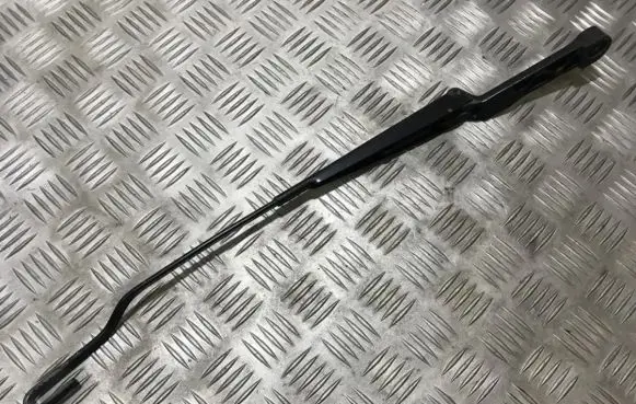 Volkswagen Golf III Front wiper blade arm 1h1955409c