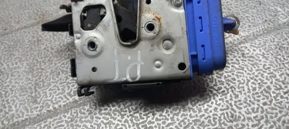 Audi A4 S4 B5 8D Rear door lock