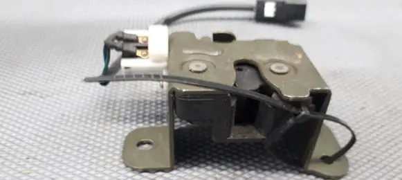 Hyundai Santa Fe Tailgate window lock/catch/latch 