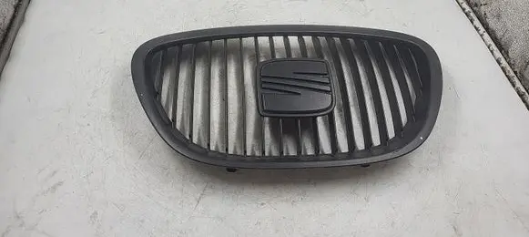 Seat Leon (1P) Front bumper upper radiator grill 