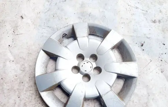 Toyota Avensis T250 R16 wheel hub/cap/trim 42602CA020