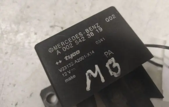 Mercedes-Benz E W211 Charging relay A0025423819