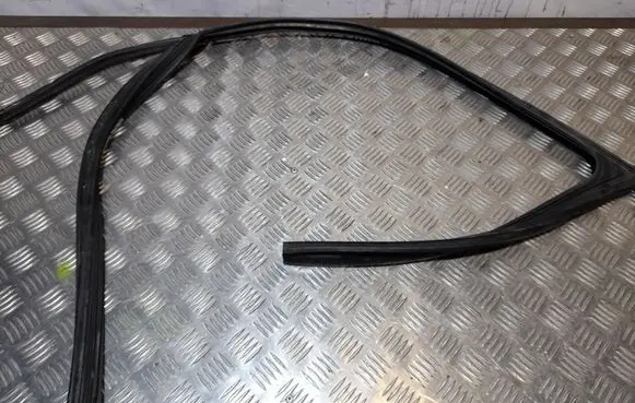 Audi Q5 SQ5 Front door rubber seal 8R0837440G