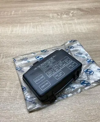Hyundai Excel II Fuse module 9121724000 9121124000