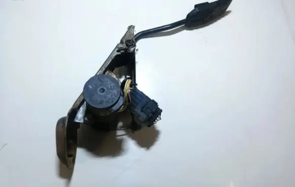 Nissan Almera Tino Accelerator throttle pedal 183301626 0281002425