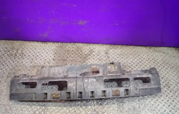 Front bumper mounting bracket