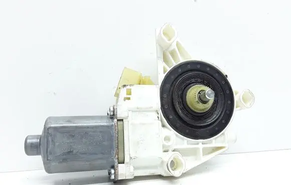 Mercedes-Benz ML W164 Front door window regulator motor A2518200742 0130822273