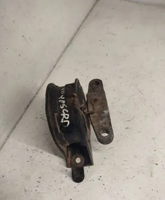 Engine mount bracket
