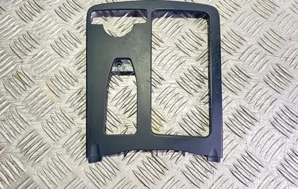 Mercedes-Benz C W204 Center console decorative trim A2046800107