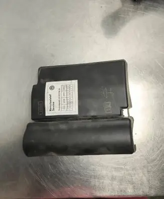 Volkswagen Jetta VI Fuse box cover 5G0937132A E00001289