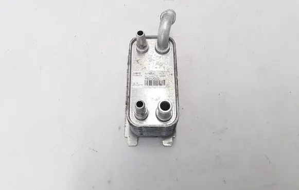 Volvo XC60 Oil filter mounting bracket