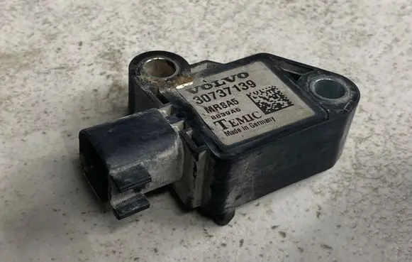 Volvo V50 Airbag deployment crash/impact sensor 30737139 MRSA5 8839A6