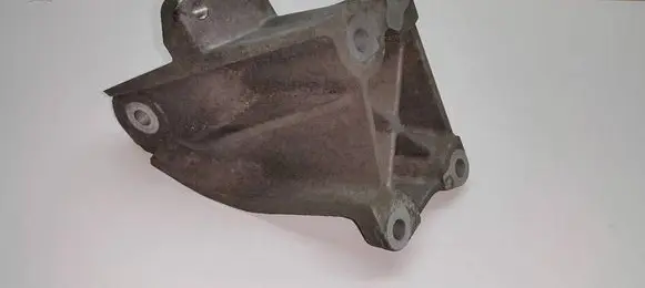 Lexus IS 220D-250-350 Engine mounting bracket