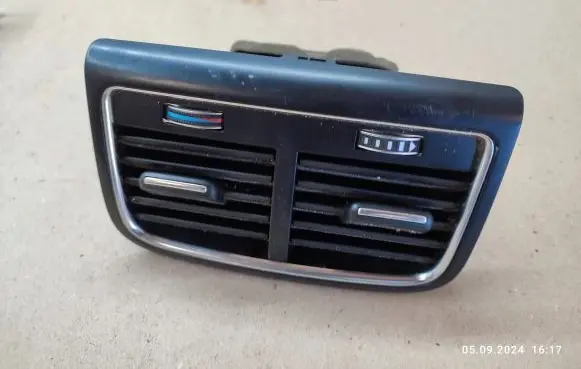 Audi A4 S4 B8 8K Rear air vent grill 8K0819203