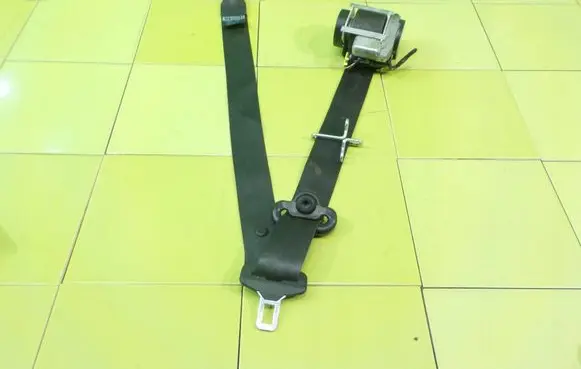 Ford Focus Front seatbelt BM5161295ADW 18AB5