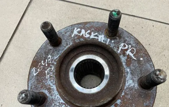 Nissan Qashqai Front wheel bearing hub 