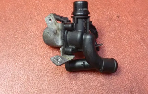 Mercedes-Benz C AMG W204 Coolant heater control valve A6512000431