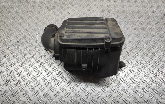 Volkswagen Jetta VI Air filter box 4611985950