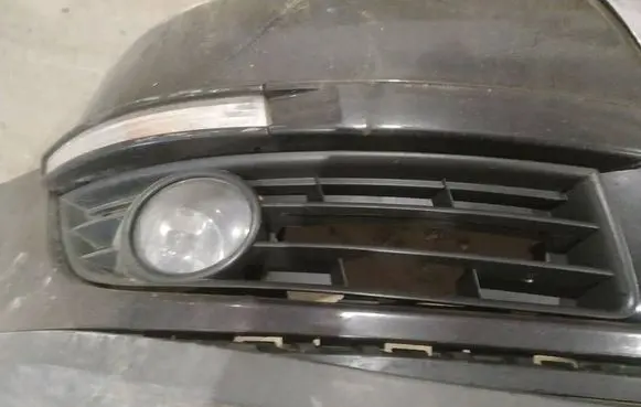 Volkswagen PASSAT B6 Front bumper lower grill 