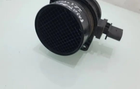 Volkswagen PASSAT B6 Mass air flow meter 03G906461C 0281002735