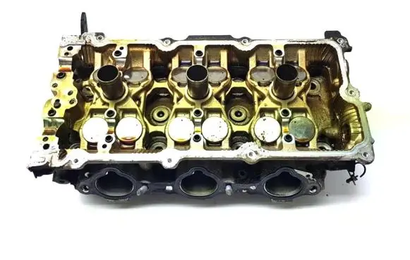 Nissan Maxima A34 Engine head 