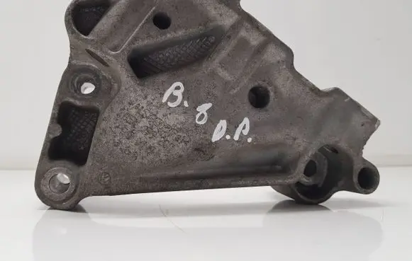 Volkswagen PASSAT B8 Engine mounting bracket 05L199207