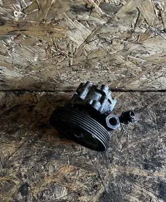 Peugeot 607 Power steering pump 9846886480