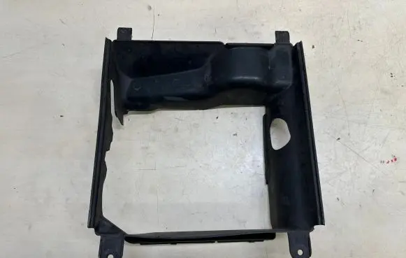 Audi A8 S8 D4 4H Intercooler air channel guide 4H0145333