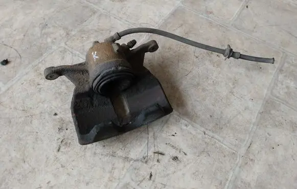 Volkswagen PASSAT B8 Front brake caliper 6799B