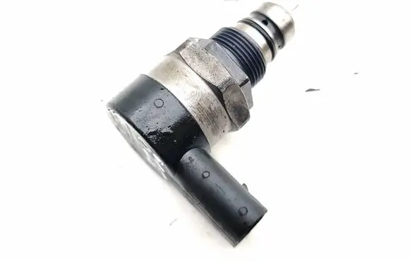 BMW X5 E70 Fuel pressure regulator 14736227 0281002738 120608
