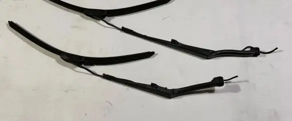 Chevrolet Corvette C5 Front wiper blade arm WY1986CV