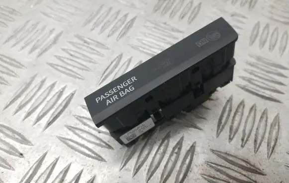 Passenger airbag on/off switch