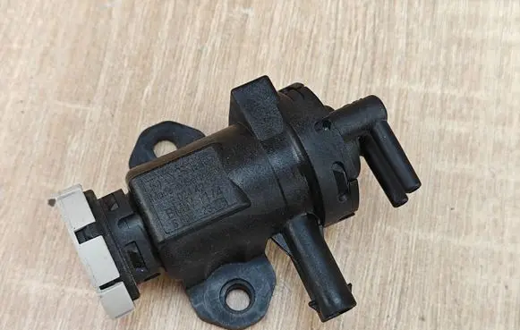 BMW 8 G16 Turbo solenoid valve 8509323