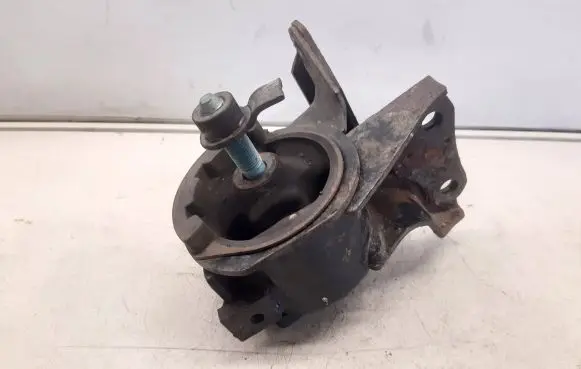 Mazda 6 Engine mount bracket