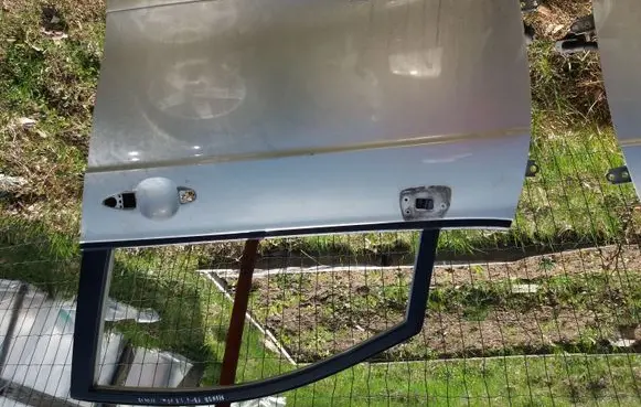 Honda FR-V Front door