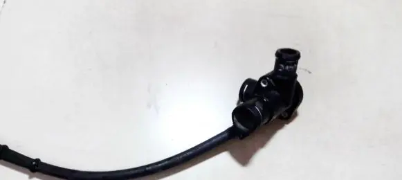Volkswagen PASSAT B4 Engine coolant pipe/hose 028121133b