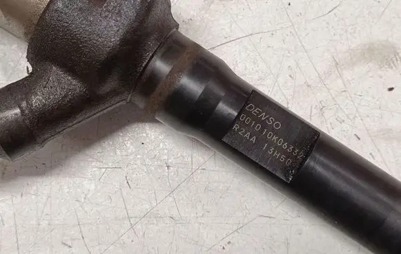 Mazda 6 Fuel injector R2AA13H50 R2AA 13H50