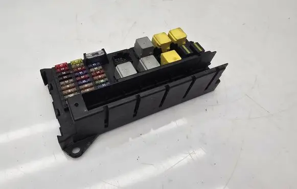 Volkswagen Crafter Fuse module A9065450201 50H11F05 ZGS0050005