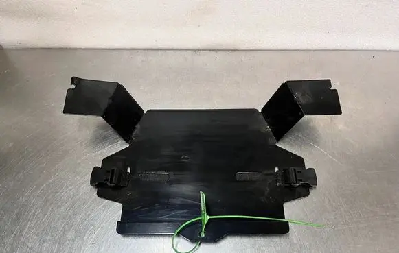Renault Master III Fender mounting bracket 8201677561