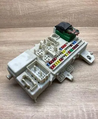 Mazda 323 Fuse module 519216048
