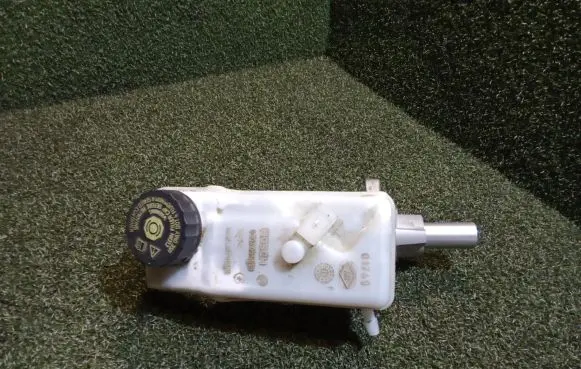 Master brake cylinder