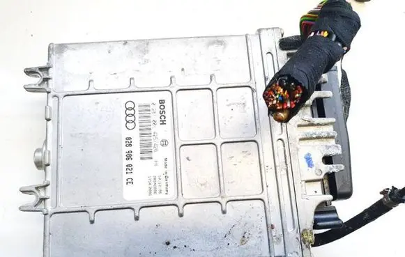 Audi A4 S4 B5 8D Engine control unit/module 028906021ce 0281001425