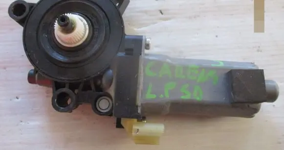 KIA Carens III Front door window regulator motor 834501D000