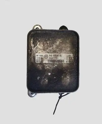 Volkswagen Golf VII Engine oil radiator 04E117021K