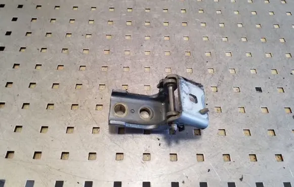 Peugeot 5008 Rear door lower hinge