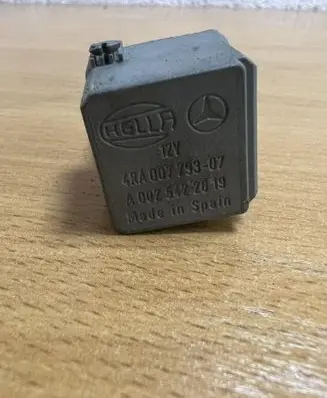Mercedes-Benz E W211 Other relay A0025422619 D6558