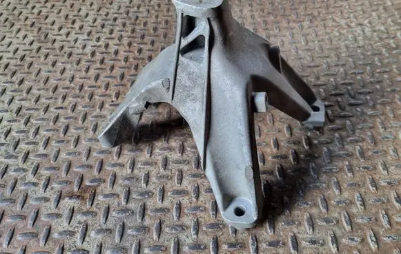 Audi A4 S4 B8 8K Engine mounting bracket 8K0199308CA