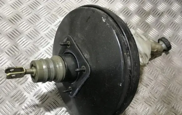 Renault Clio III Brake booster 8200327670 03.7864-5901.4