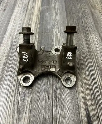 Honda CR-V Engine mounting bracket ATT1V